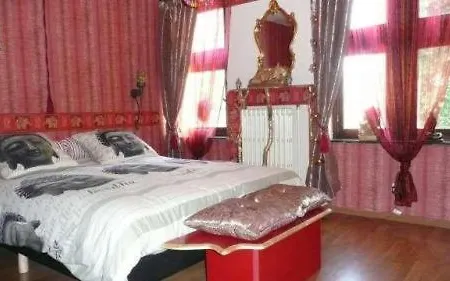 Au Manoir Des Vallees Hotel